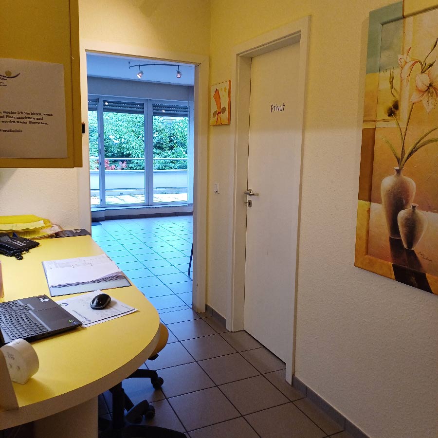 Behandlungsraum der Praxis Physio Rahim in Bergisch Gladbach
